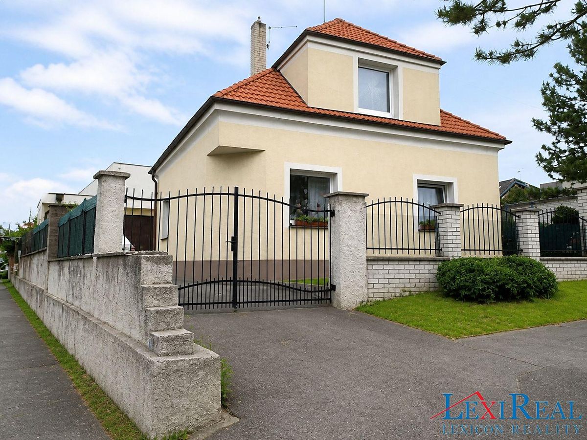 Prodej rodinného domu 160 m², pozemek 643 m²