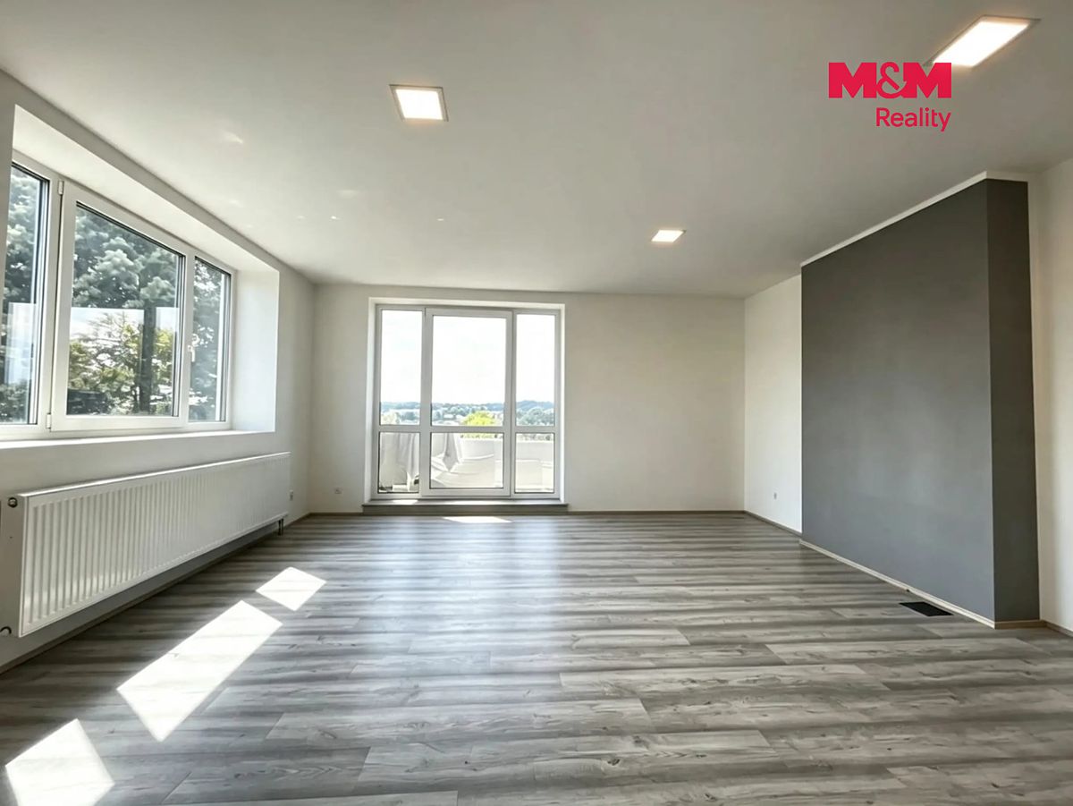 Prodej rodinného domu 360 m², pozemek 9718 m² – fotografie 3