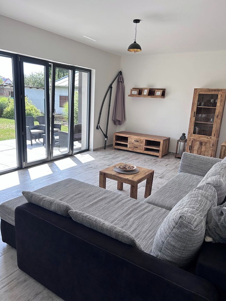 Pronájem rodinného domu 132 m², pozemek 450 m² – fotografie 3