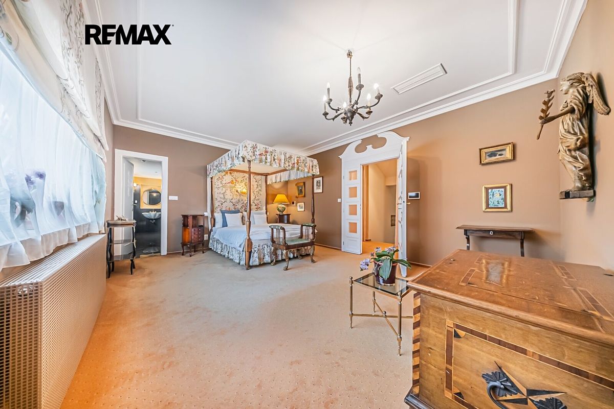 Prodej rodinného domu 333 m², pozemek 218 m² – fotografie 4