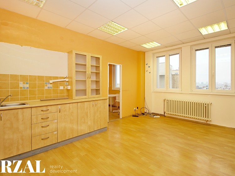 Комерційне приміщення в оренду, 80 м² (1 з 12)