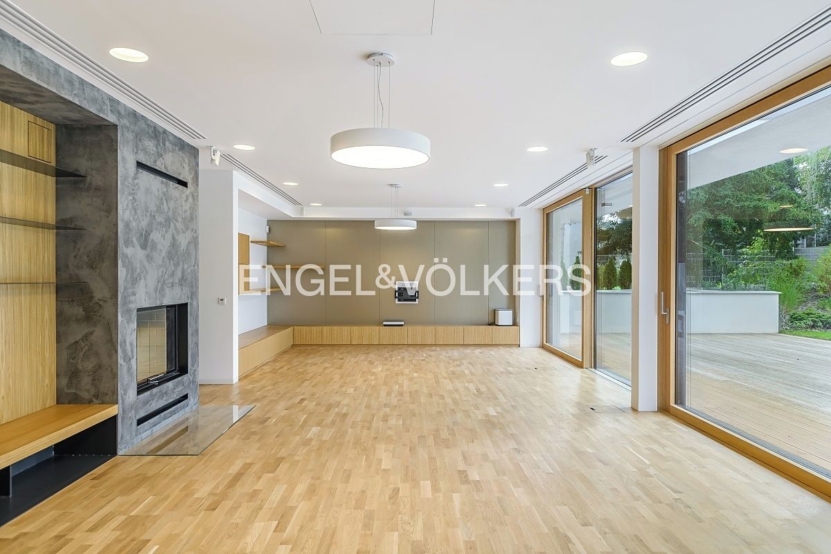 Pronájem vily 523 m², pozemek 931 m² – fotografie 2
