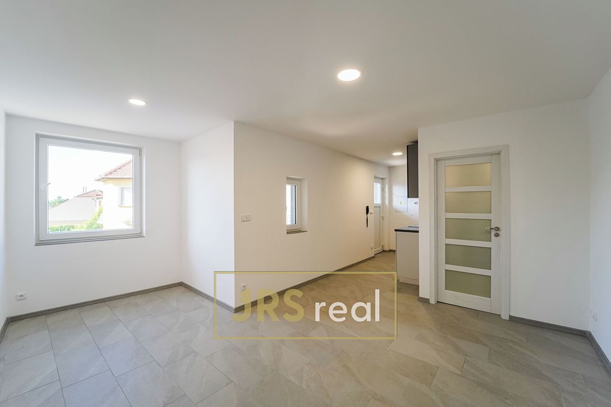 Pronájem bytu 2+kk 42 m² – fotografie 3
