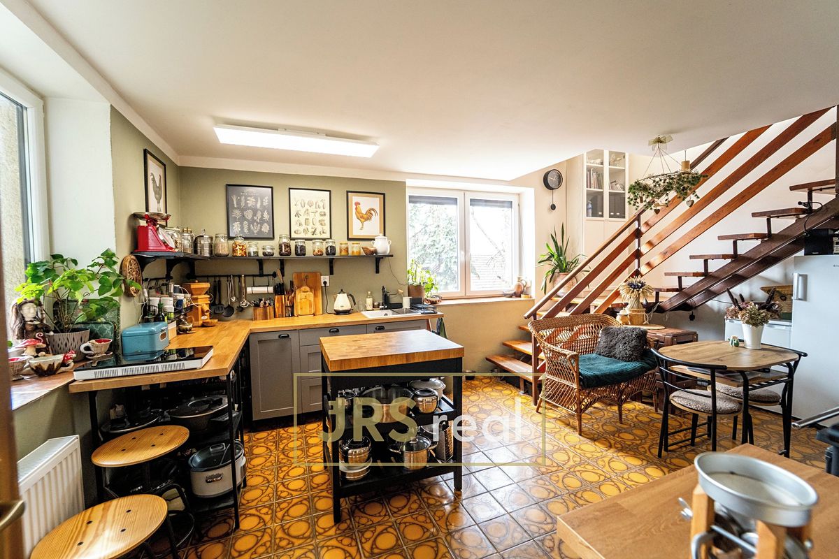 Prodej rodinného domu 295 m², pozemek 1358 m² – fotografie 2
