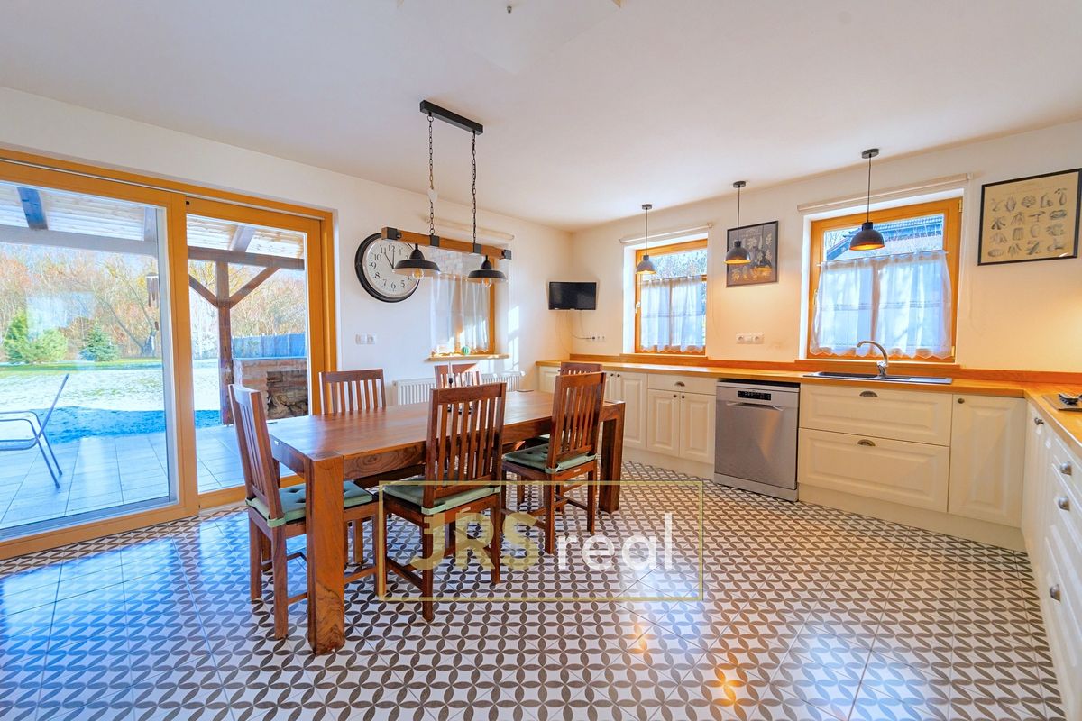 Prodej rodinného domu 187 m², pozemek 2699 m² – fotografie 2