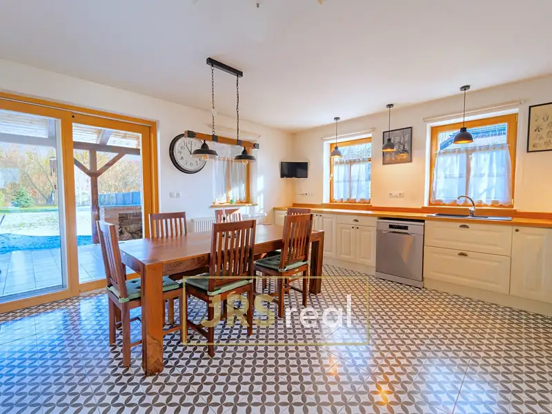 Prodej rodinného domu 187 m², pozemek 2699 m², Novosedly – náhled fotky 2