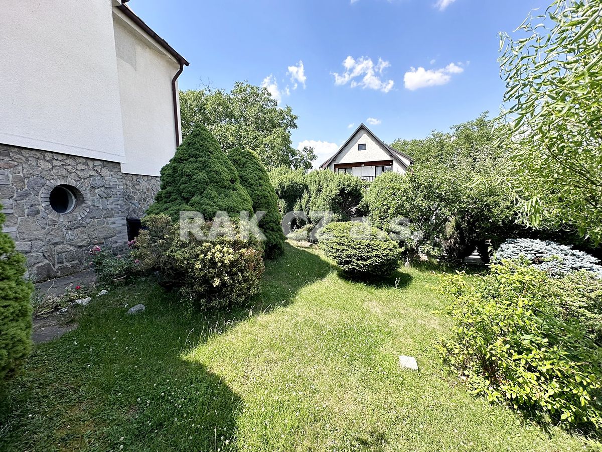 Prodej rodinného domu 195 m², pozemek 636 m² – fotografie 3