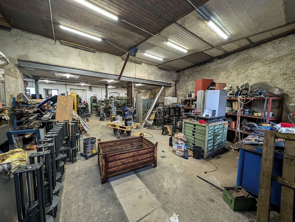 Prodej výrobní haly, prostoru 3600 m²