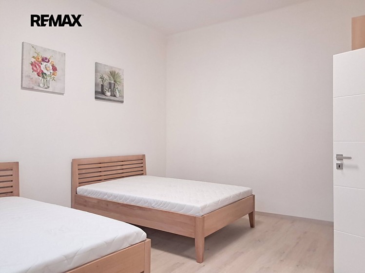 Pronájem bytu 3+kk, 65 m² (10 z 21)