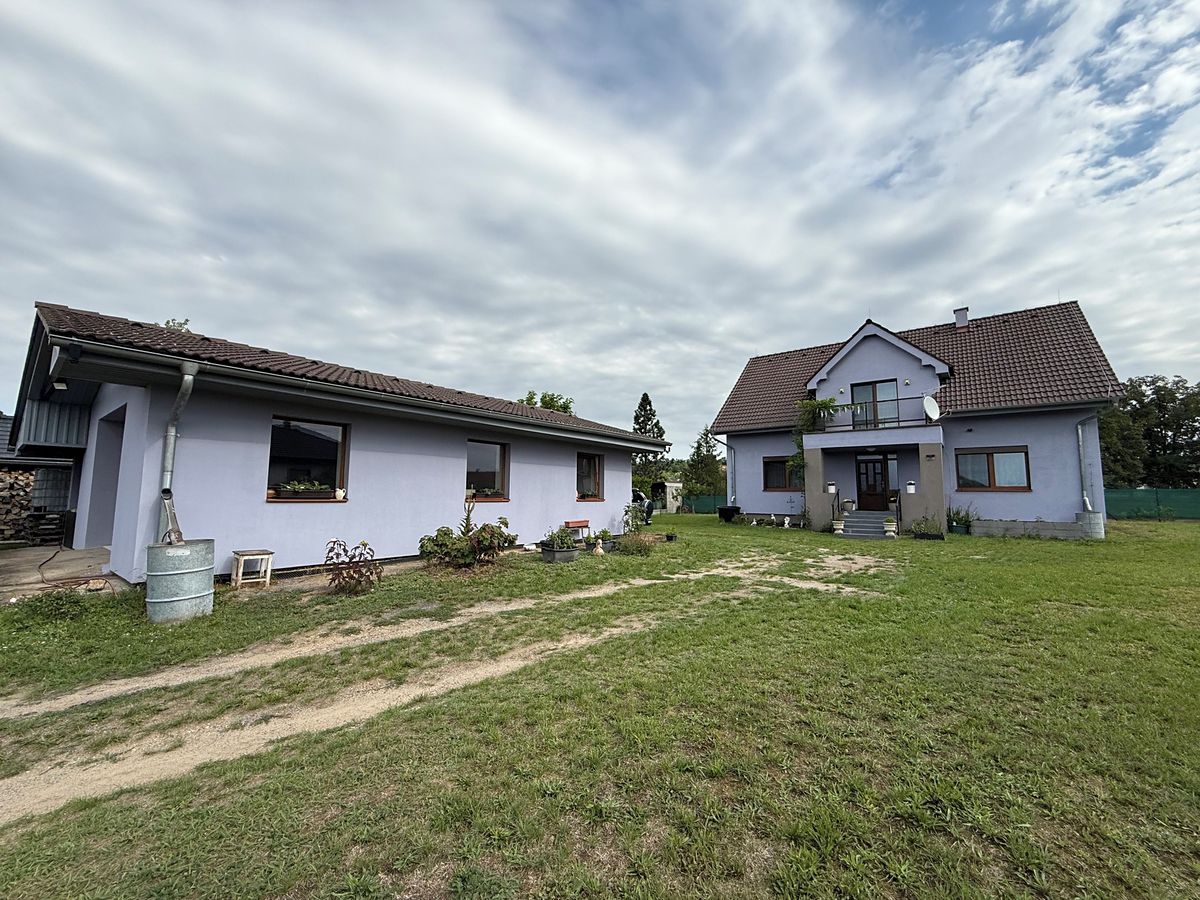 Prodej rodinného domu 200 m², pozemek 1203 m² – fotografie 4