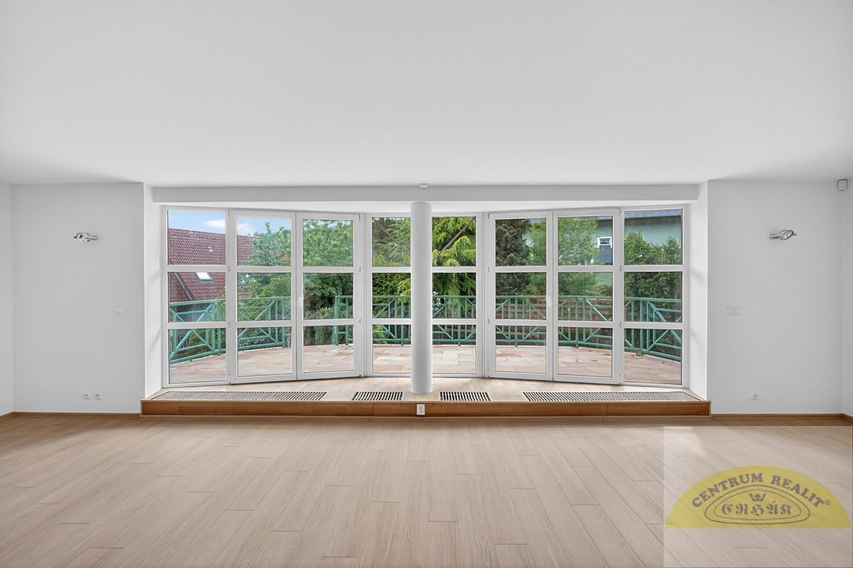 Prodej rodinného domu 330 m², pozemek 846 m² – fotografie 3