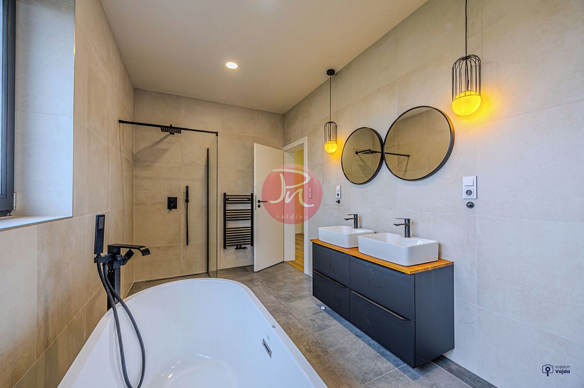 Pronájem bytu 4+kk 102 m² – fotografie 2