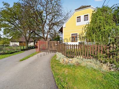 Prodej  rodinného domu 271 m², pozemek 1 077 m²