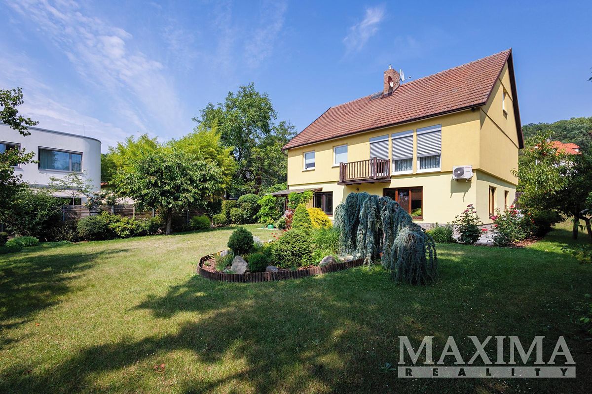 Prodej rodinného domu 270 m², pozemek 790 m² – fotografie 2