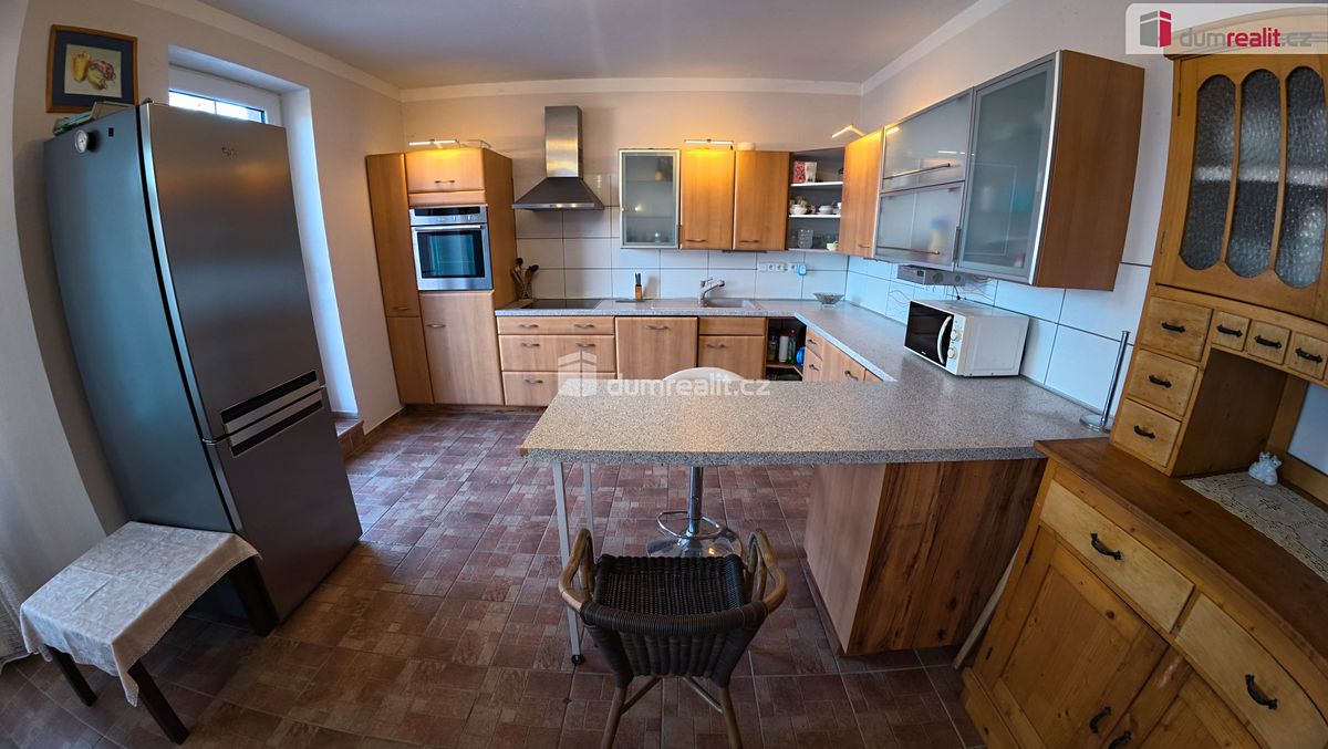 Pronájem vily 300 m², pozemek 1427 m² – fotografie 2