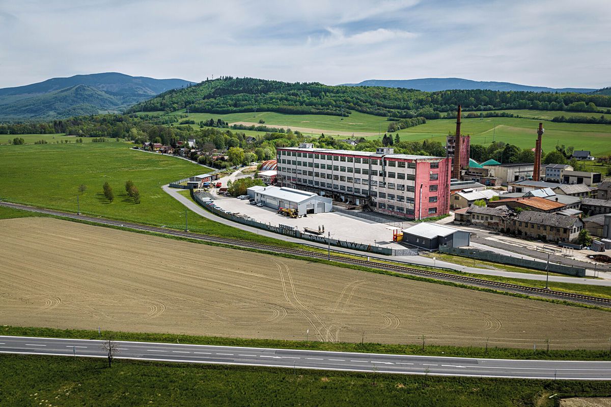 Pronájem skladového prostoru 2300 m² – fotografie 2