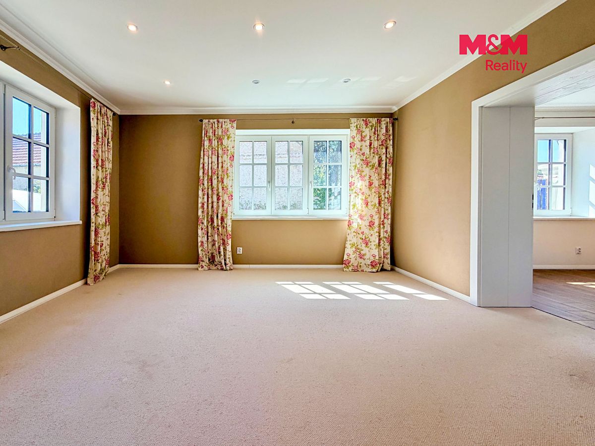 Prodej rodinného domu 179 m², pozemek 1269 m² – fotografie 5