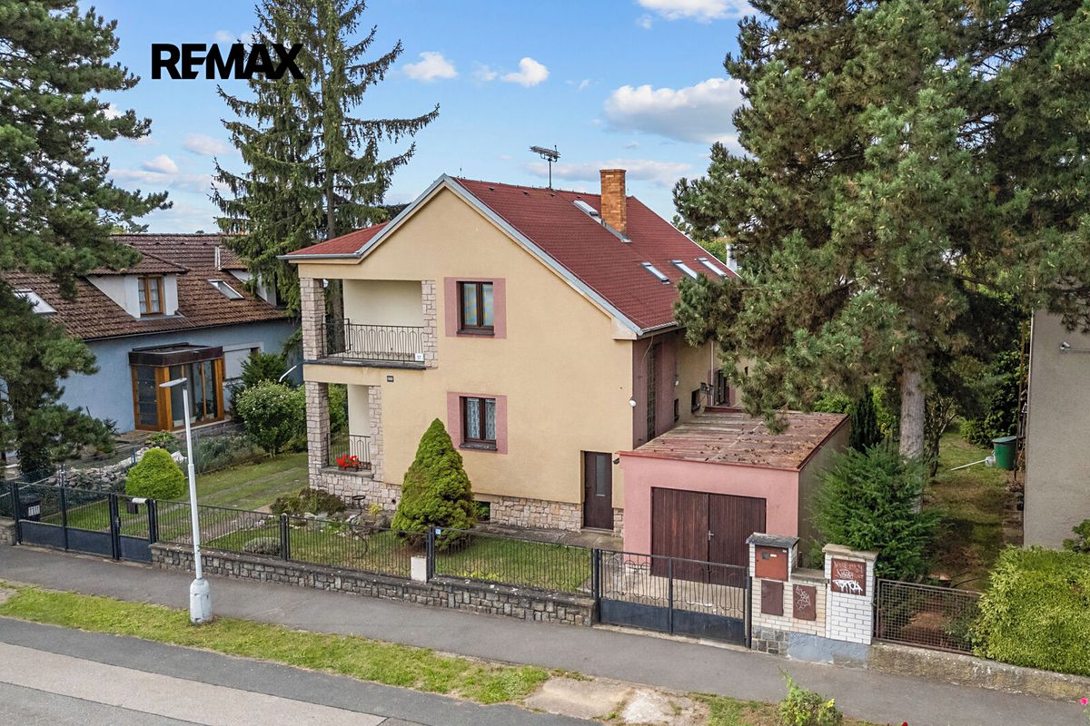 Prodej rodinného domu 160 m², pozemek 809 m² – fotografie 2