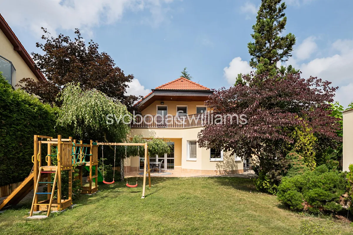 Prodej rodinného domu 212 m², pozemek 787 m²