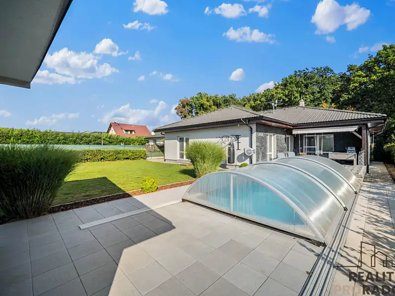 Prodej rodinného domu 200 m², pozemek 1061 m², Choltice – náhled fotky 1