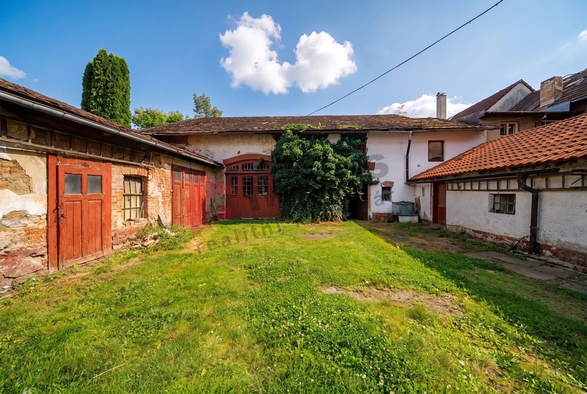 Prodej rodinného domu 273 m², pozemek 961 m² – fotografie 5