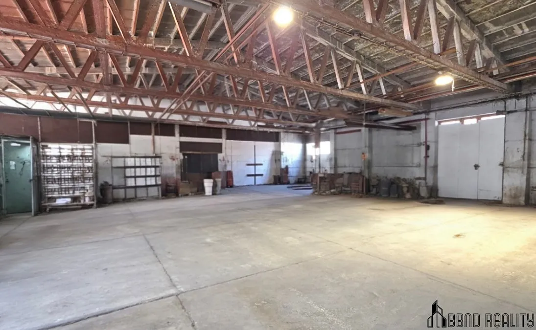 Pronájem skladového prostoru 380 m² — fotografie 3