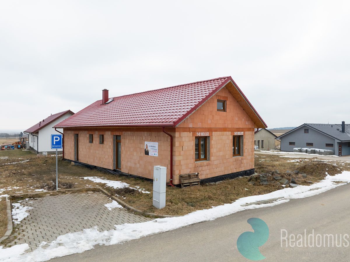 Prodej rodinného domu 100 m², pozemek 1021 m² – fotografie 2