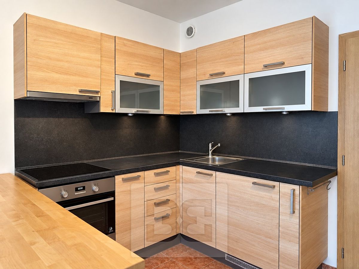 Pronájem bytu 1+kk 32 m² – fotografie 3