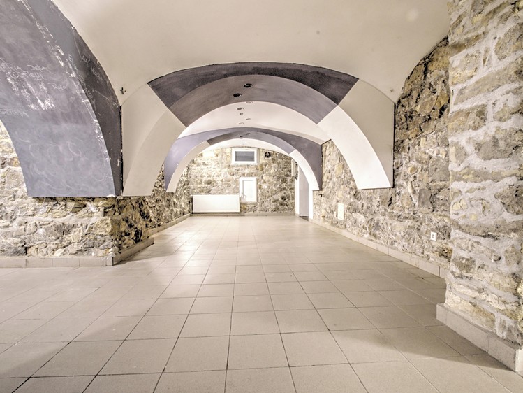 Комерційне приміщення в оренду, 134 м² (2 з 7)
