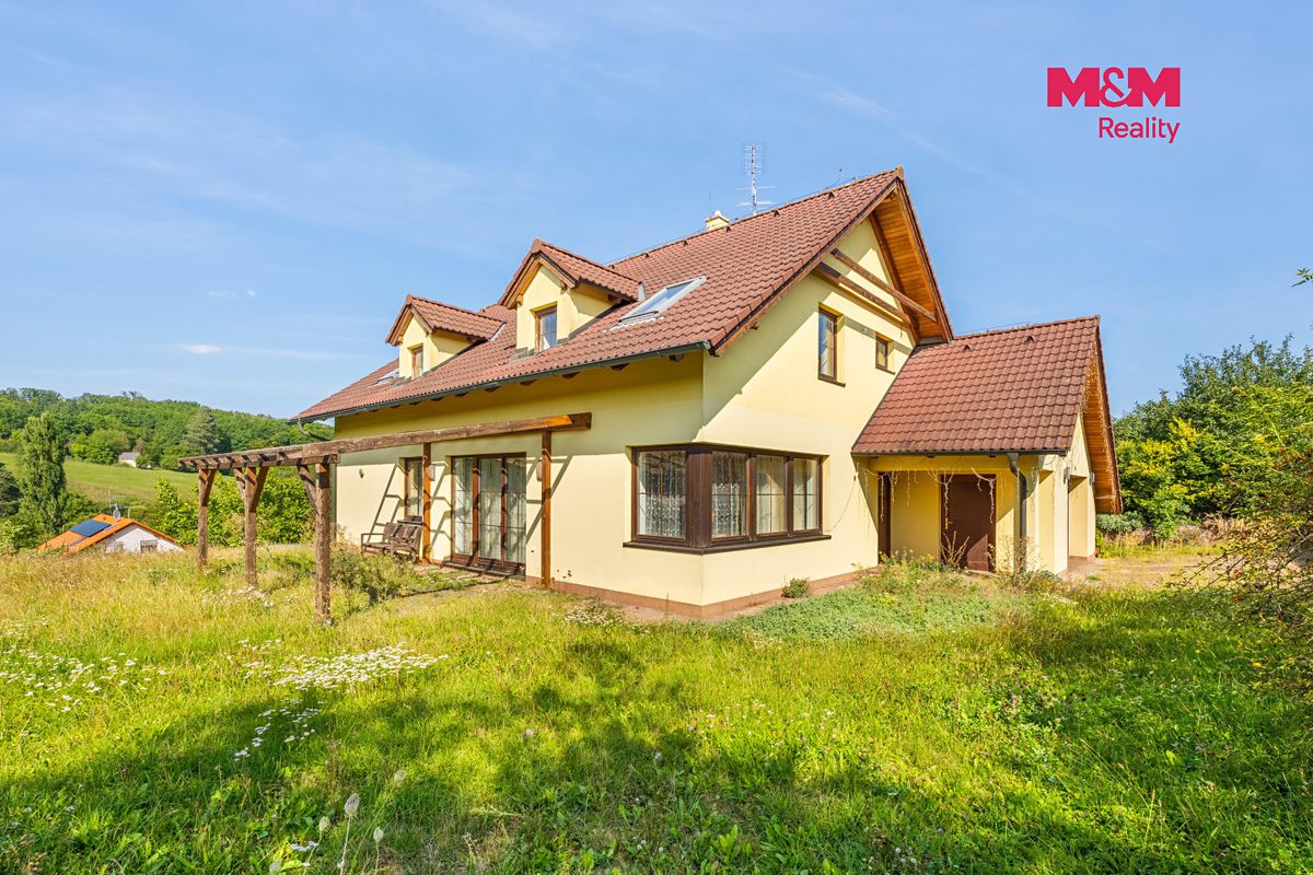 Prodej rodinného domu 240 m², pozemek 1302 m² – fotografie 3