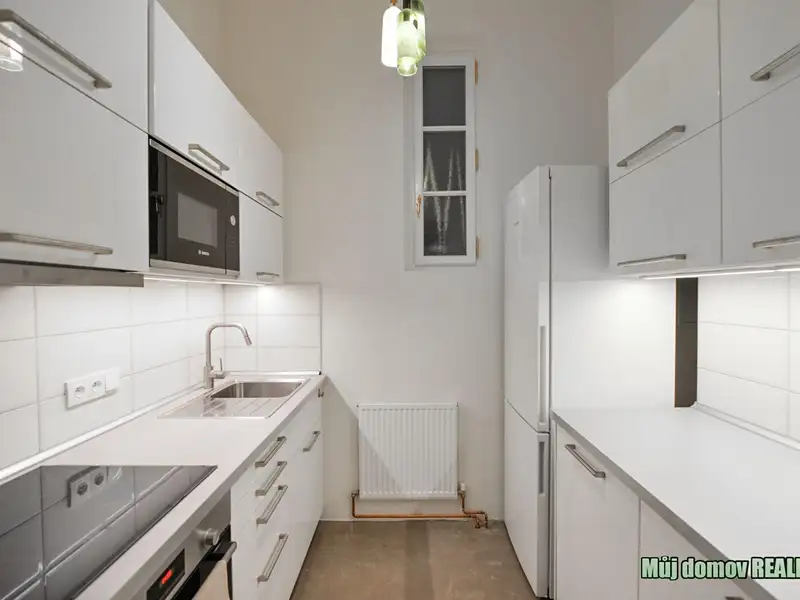 Pronájem bytu 1+1 33 m², Praha – náhled fotky 1