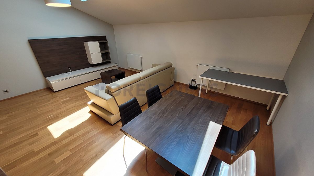 Pronájem bytu 2+kk 67 m² – fotografie 3