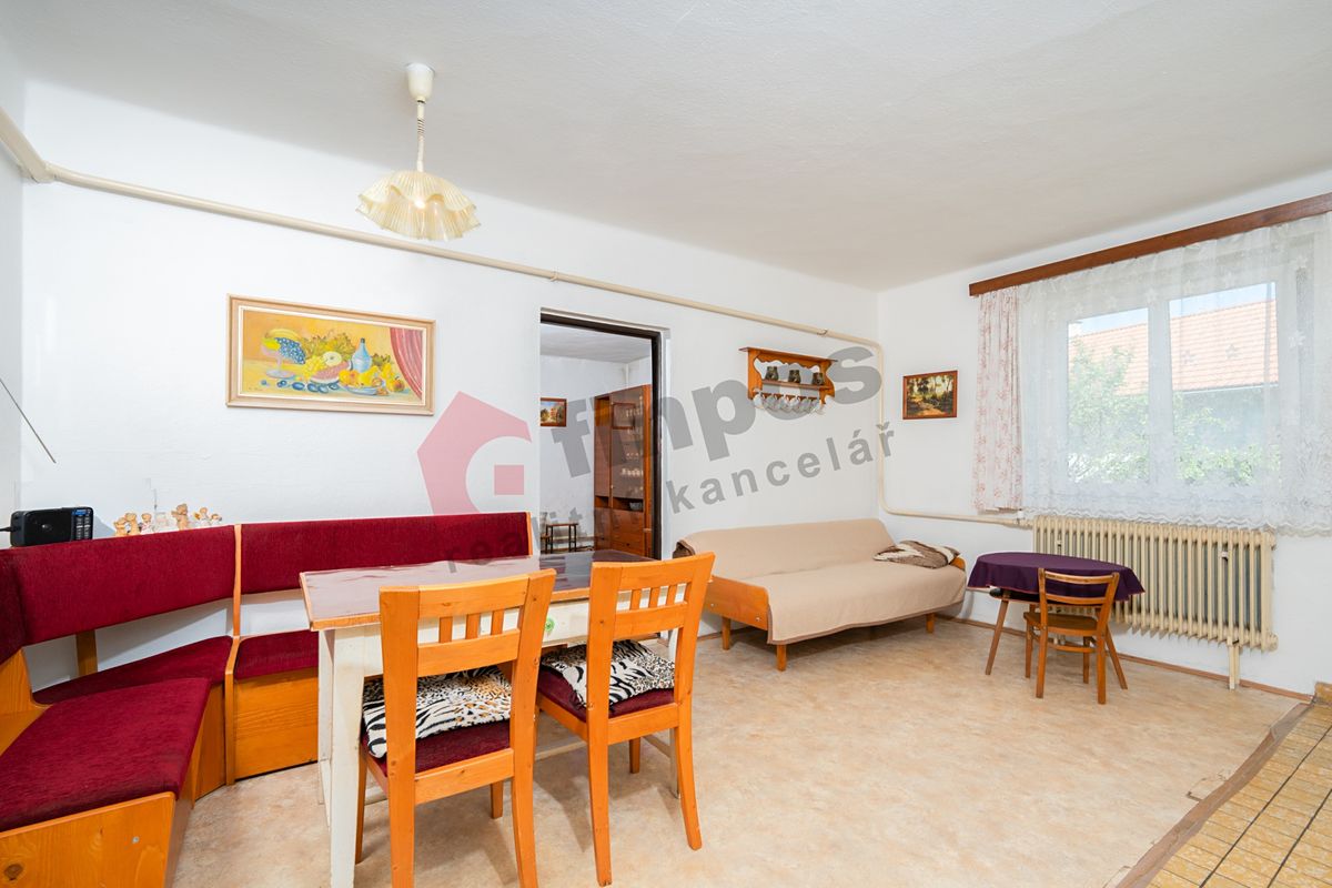 Prodej rodinného domu 250 m², pozemek 927 m² – fotografie 4