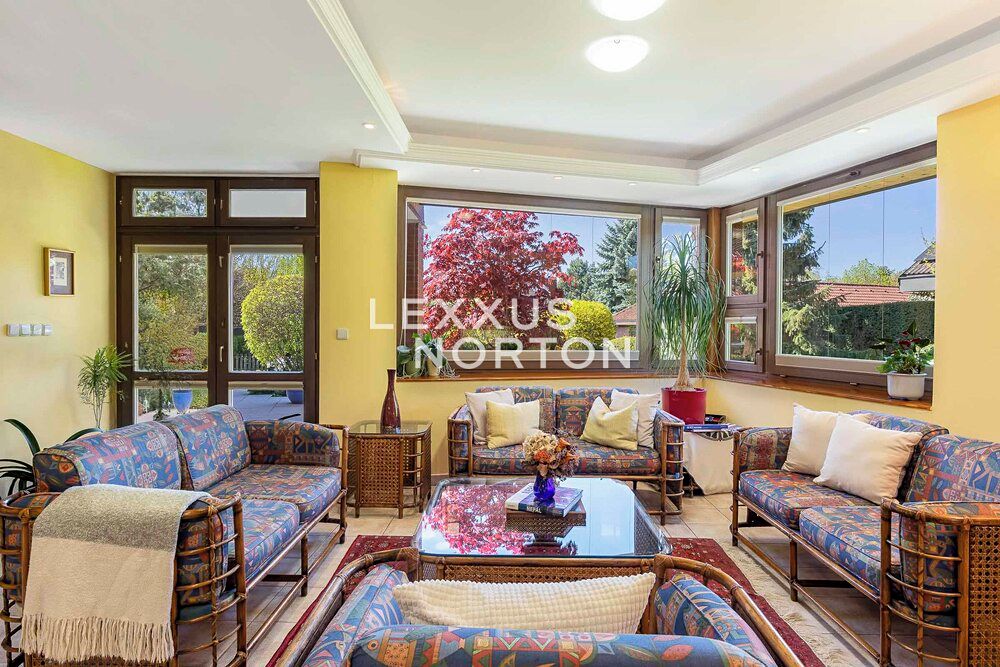 Prodej rodinného domu 343 m², pozemek 2363 m² – fotografie 3
