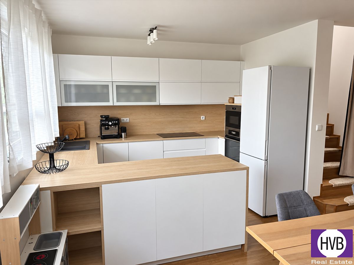 Pronájem rodinného domu 190 m², pozemek 500 m² – fotografie 3