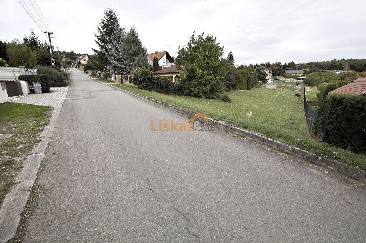 Prodej stavebního pozemku 967 m² – fotografie 2