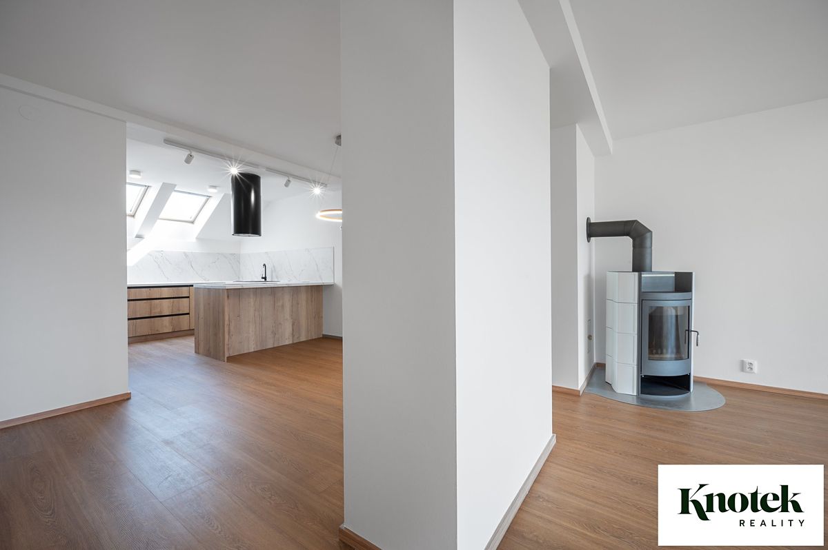 Pronájem kanceláře 400 m² – fotografie 5