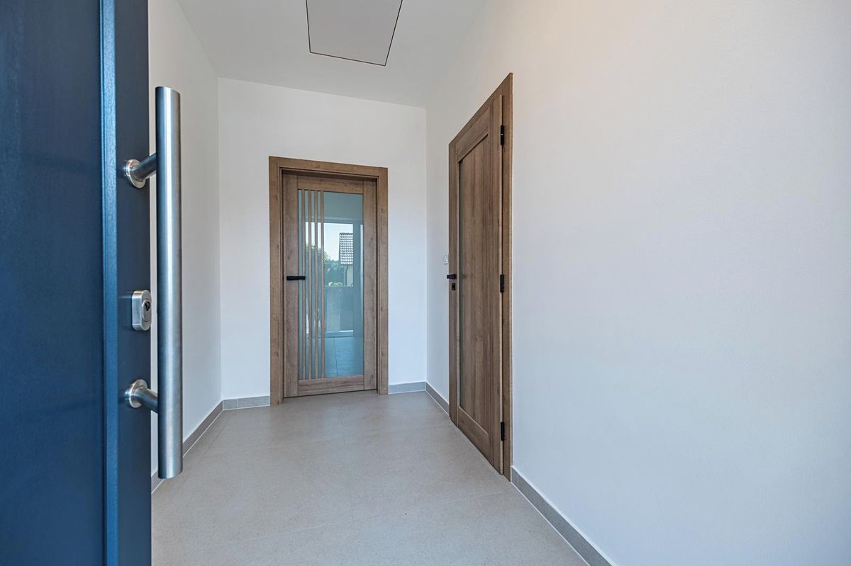 Prodej rodinného domu 191 m², pozemek 694 m² – fotografie 5