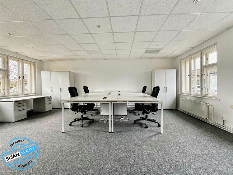 Pronájem komerčního prostoru, 130 m² (1 z 17)