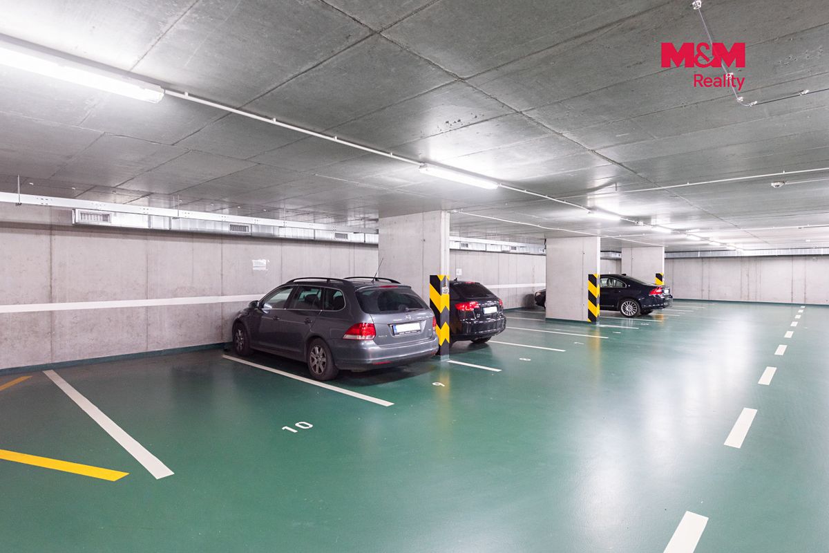 Pronájem garážového stání 13 m² – fotografie 2