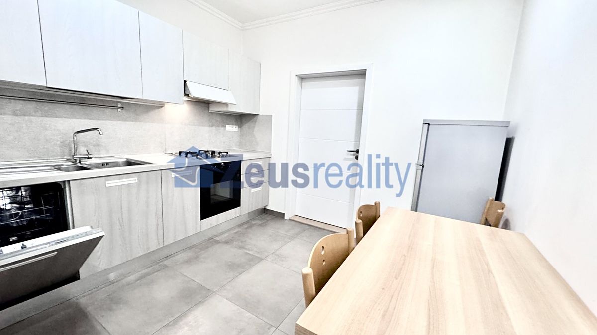 Pronájem bytu 1+1 32 m² – fotografie 3