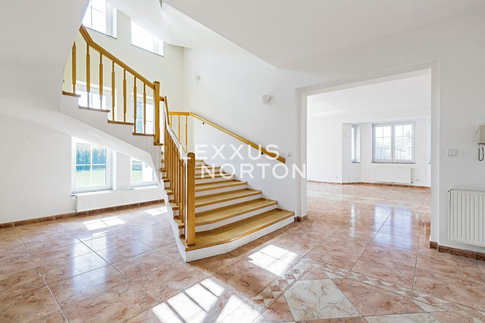 Pronájem vily 610 m², pozemek 747 m² – fotografie 3