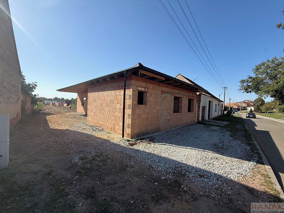 Prodej rodinného domu 111 m², pozemek 1328 m²