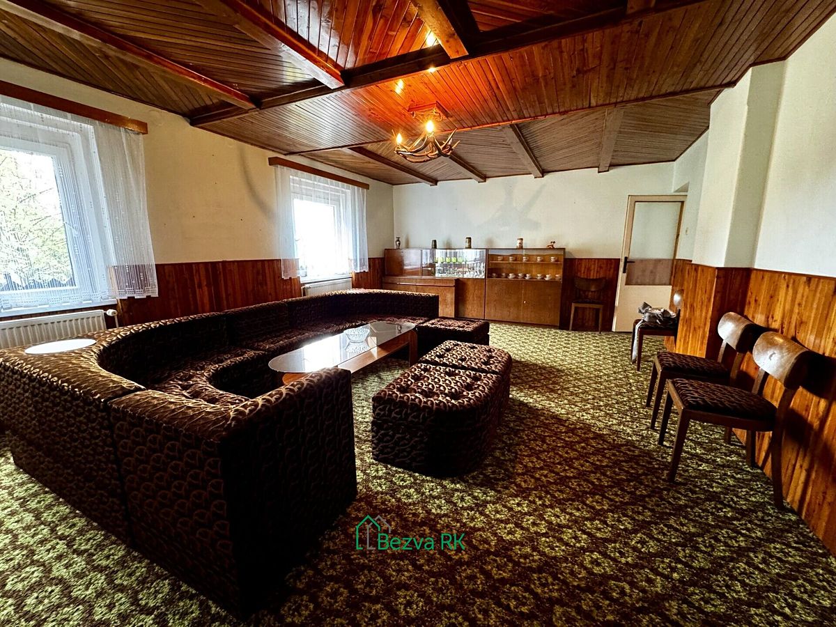 Prodej rodinného domu 275 m², pozemek 789 m² – fotografie 5