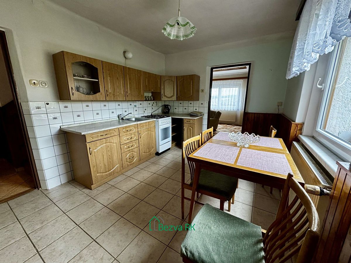 Prodej rodinného domu 275 m², pozemek 789 m² – fotografie 3
