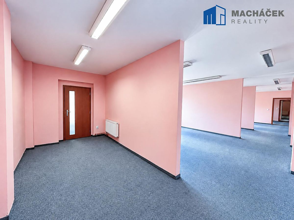 Pronájem kanceláře 278 m² – fotografie 2