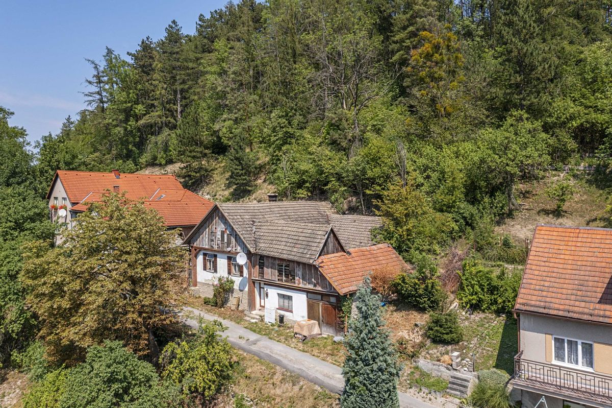 Prodej rodinného domu 352 m², pozemek 1087 m²