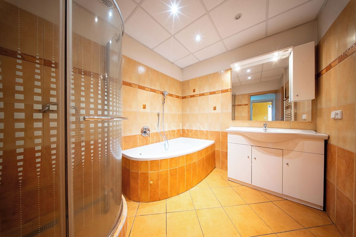 Prodej rodinného domu 198 m², pozemek 1268 m² – fotografie 3