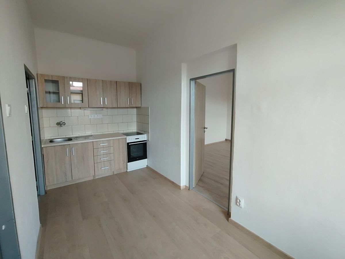 Pronájem bytu 2+kk 40 m² – fotografie 2