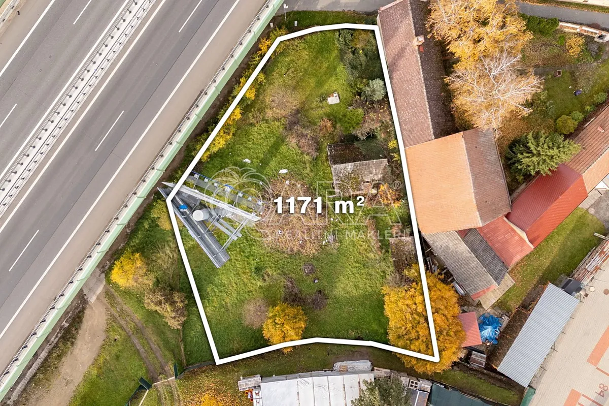Prodej komerčního pozemku 1172 m²